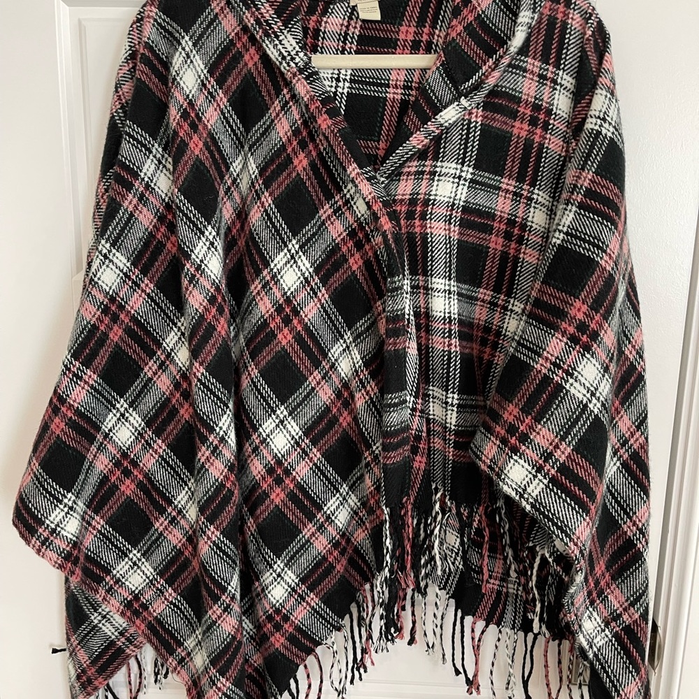 Spun Scarves by Subtle Luxury wrap poncho - Picture 2 of 7